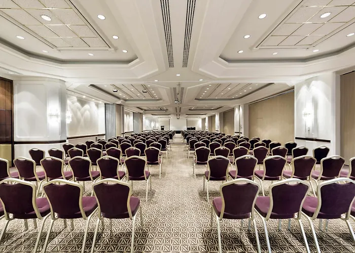 ريكسوس داون تاون - الوصول إلى أرض الأساطير فندق